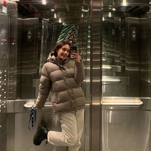 Meet your Posher, Neva